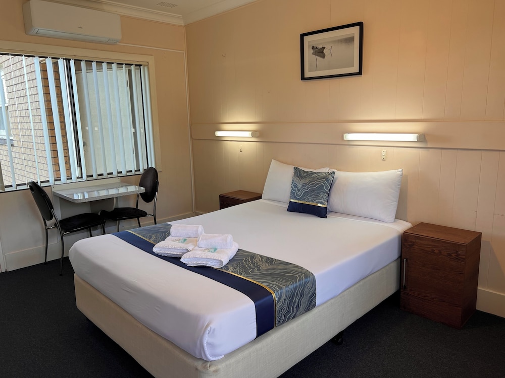 Standard Room, Non Smoking (Budget Queen) photo 2