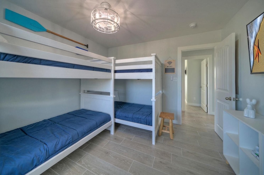 House (4 Bedrooms)