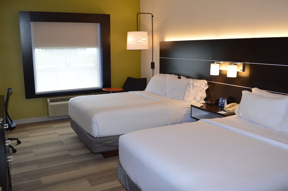 Standard Room, 2 Queen Beds - Photo 3