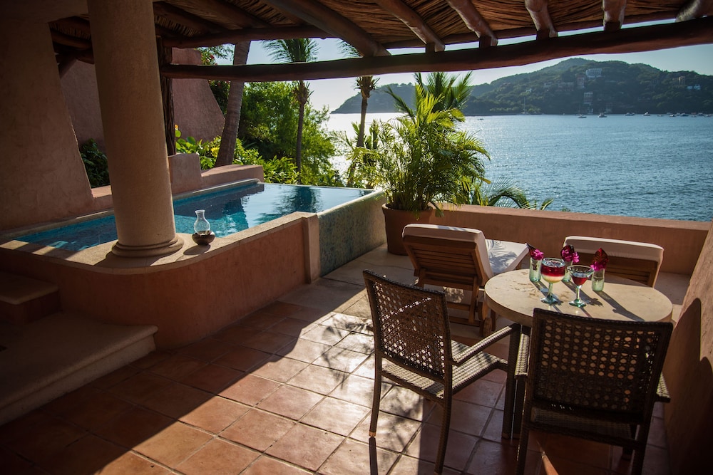 Oceanfront Master Pool Suite - Photo 6