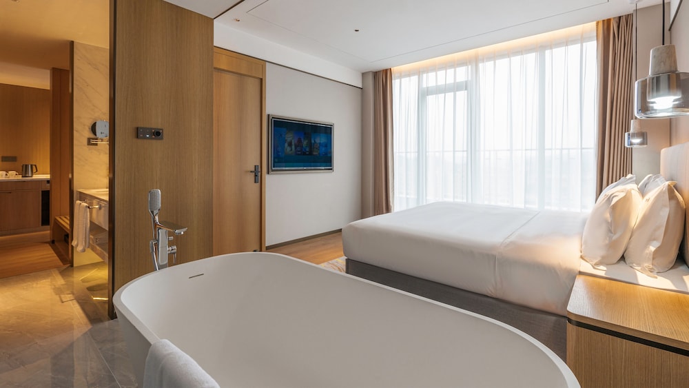 Suite, 1 Bedroom, City View