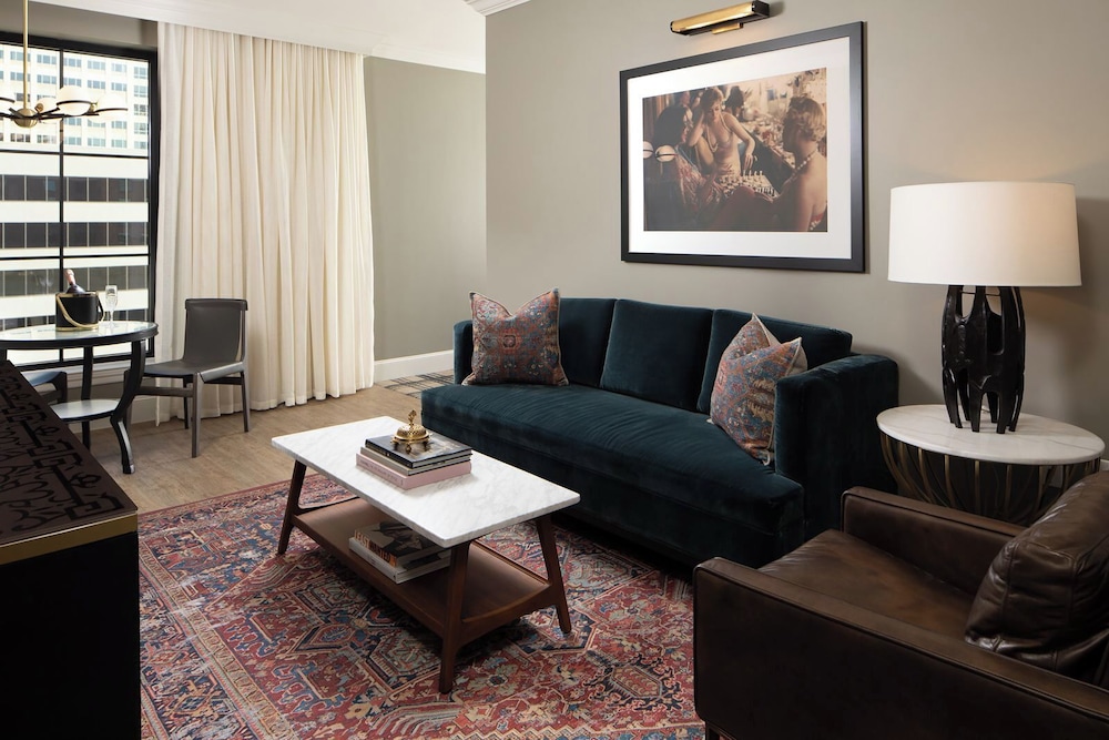 Junior Suite, 1 King Bed, Corner - Photo 3