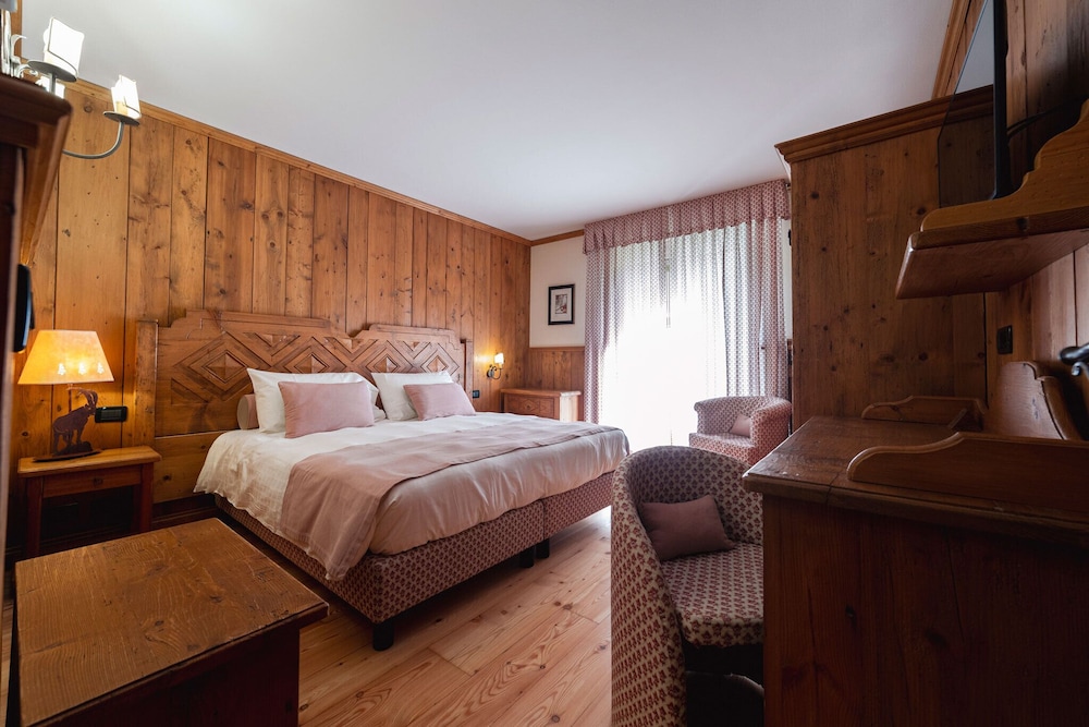 Double or Twin Room, Balcony - Photo 10