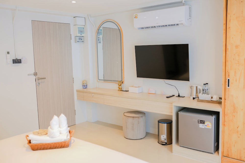 Deluxe Room, Pool Access