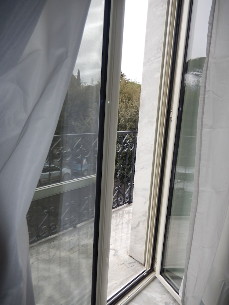 Comfort Room photo 2