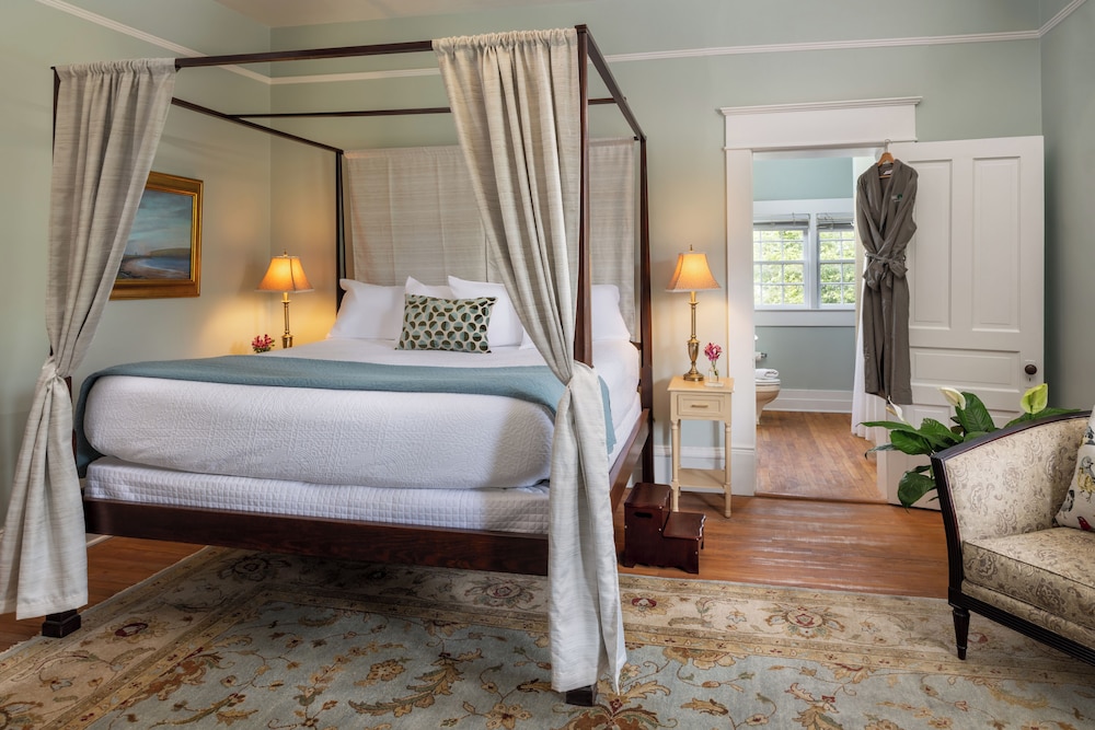 Grand Suite, 1 King Bed (Charles Eden Suite)