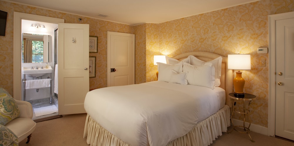 Room 2, Queen Bed