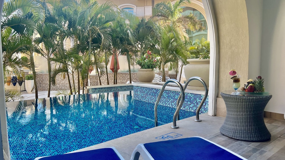 Deluxe Swim Up Room photo 3