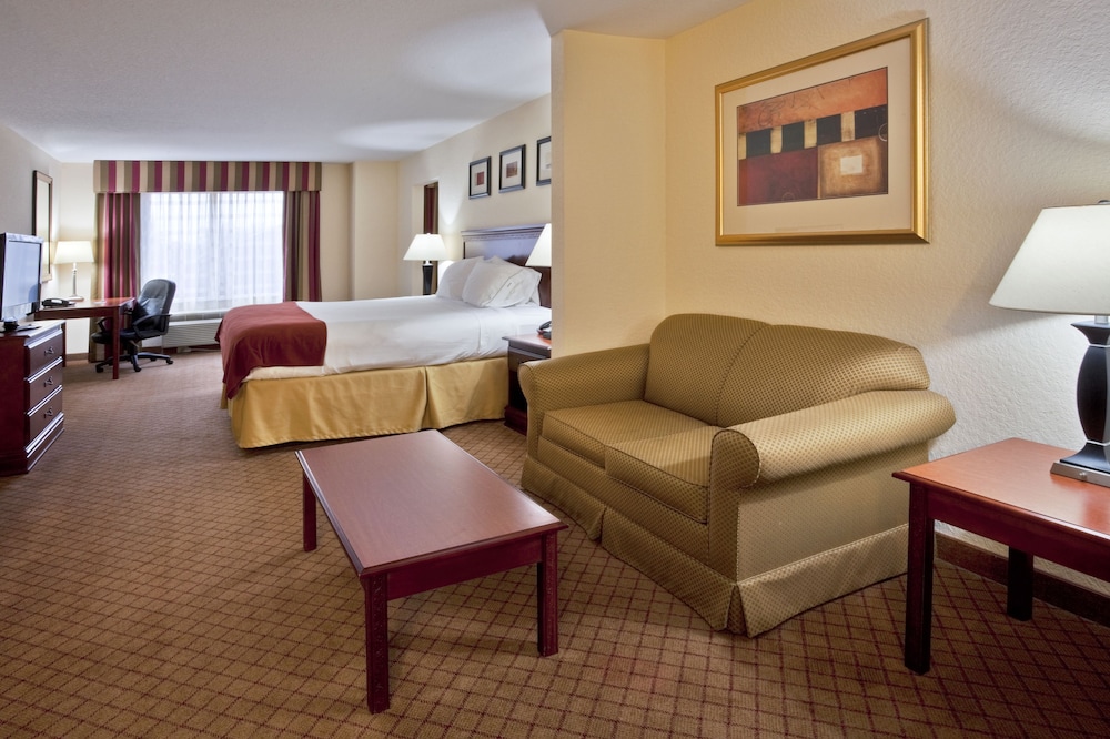 Suite, 1 King Bed with Sofa bed (Wet Bar) - Photo 3