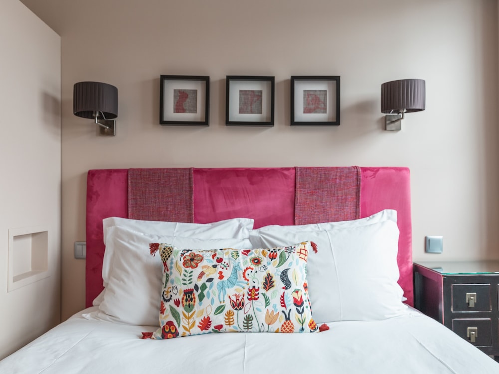 Double Room, 1 Queen Bed, River View (Room 302)