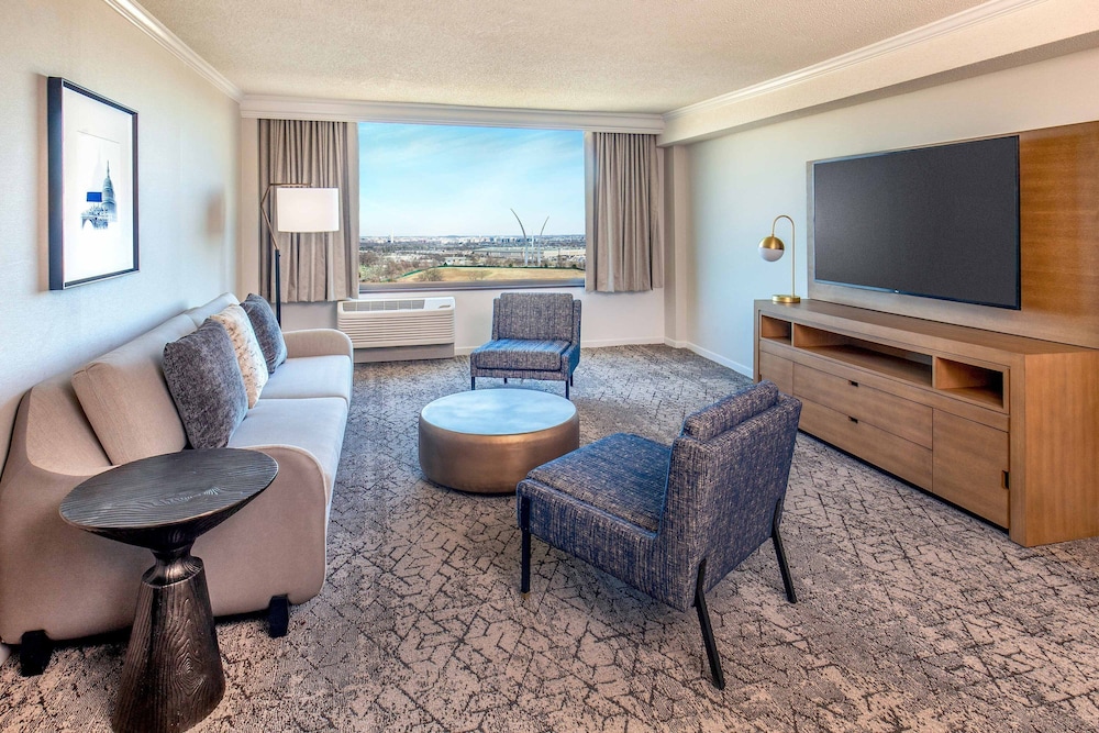 Suite, 1 Bedroom - Photo 3