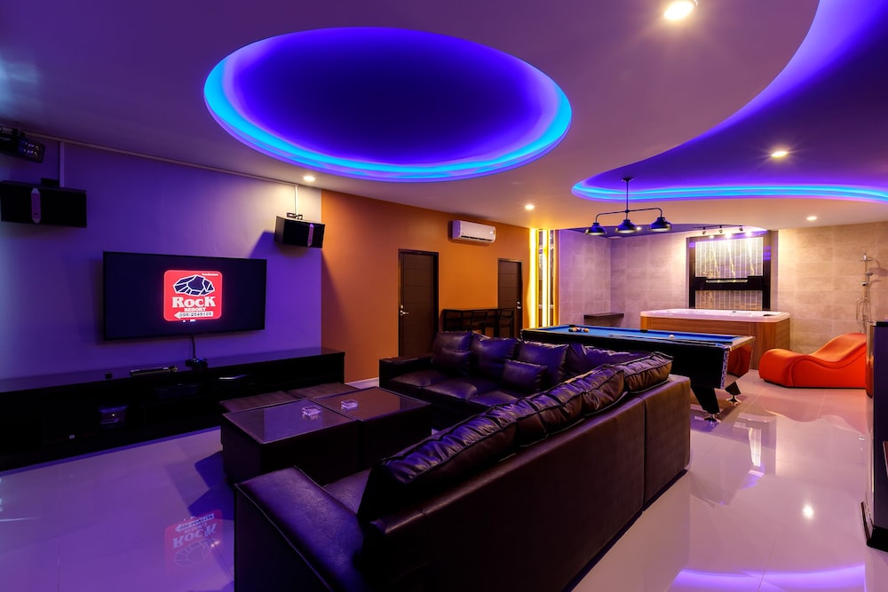 Family House photo 2