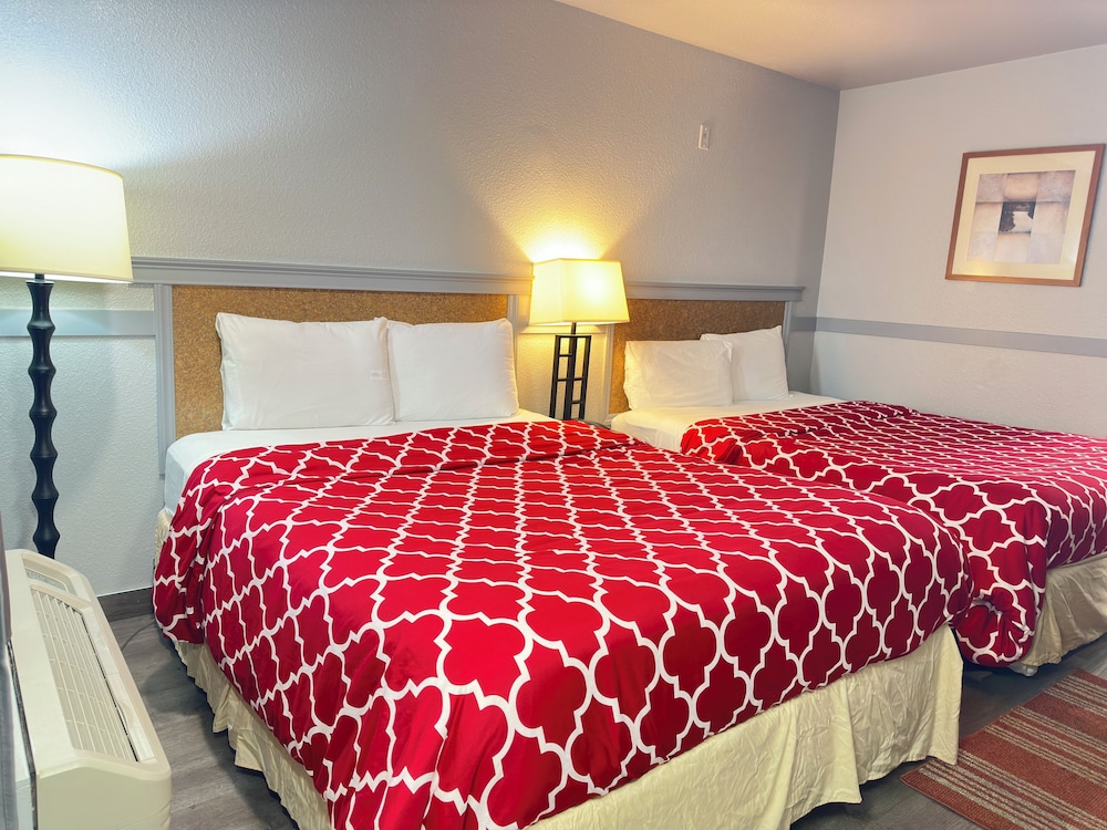 Family Double Room, 2 Queen Beds, Non Smoking, Kitchenette photo 1