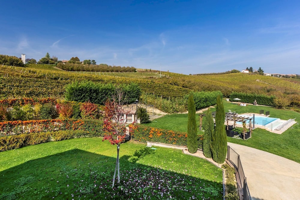 Villa photo 2