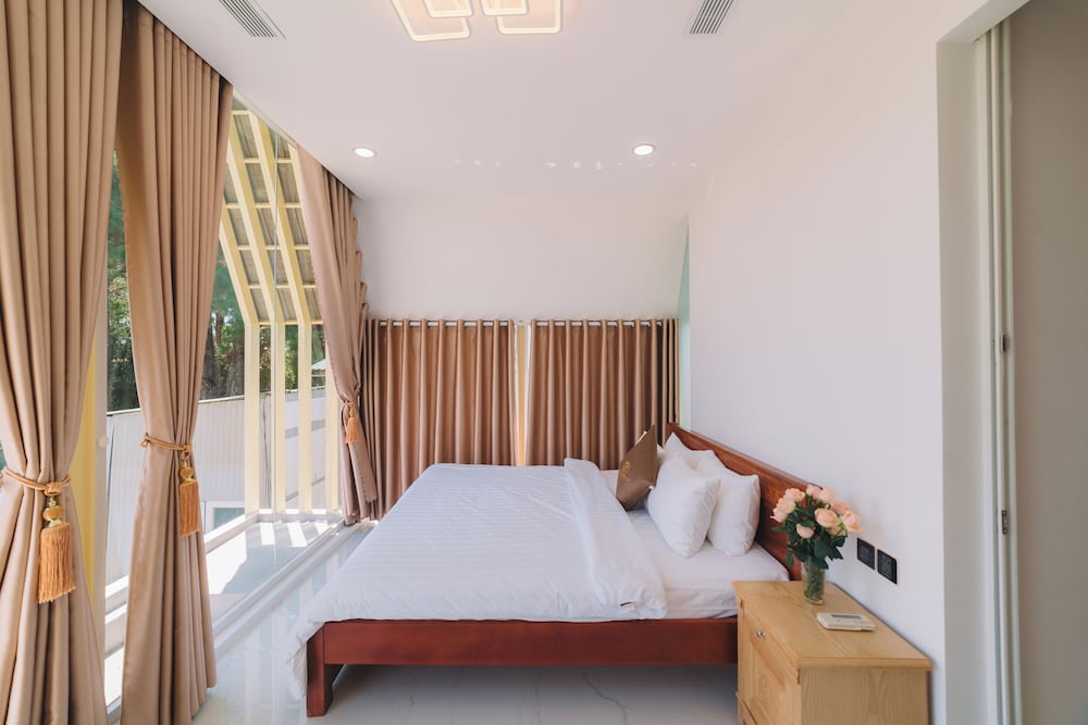 Premium Pool View Family Room - Photo 2