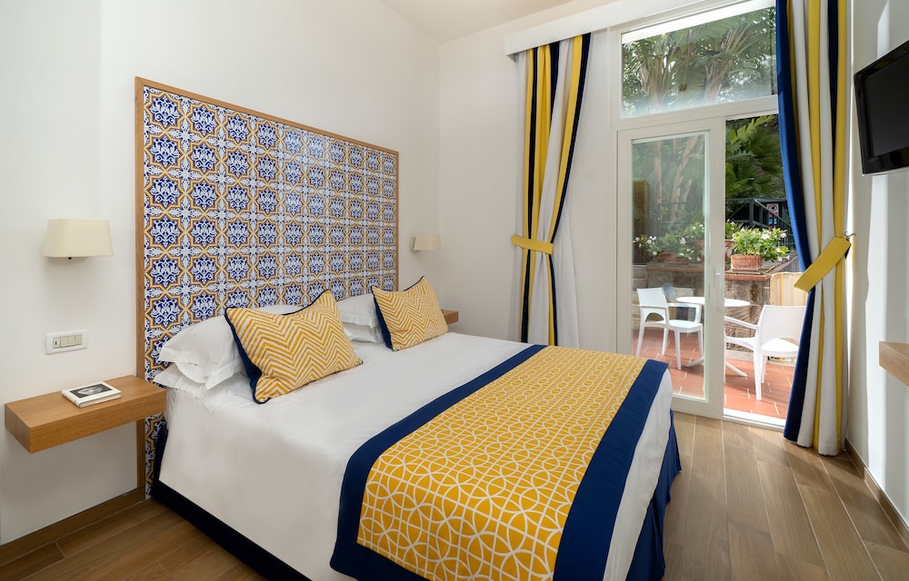 Standard Room, 1 King Bed, Terrace