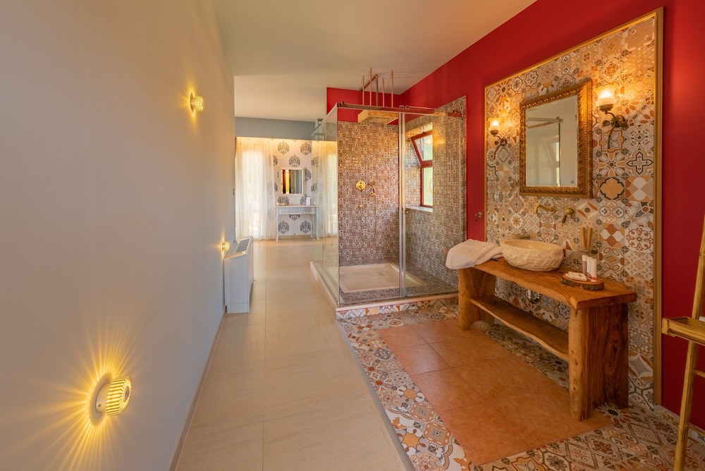 Exclusive Suite, 1 Queen Bed, Sea View photo 3