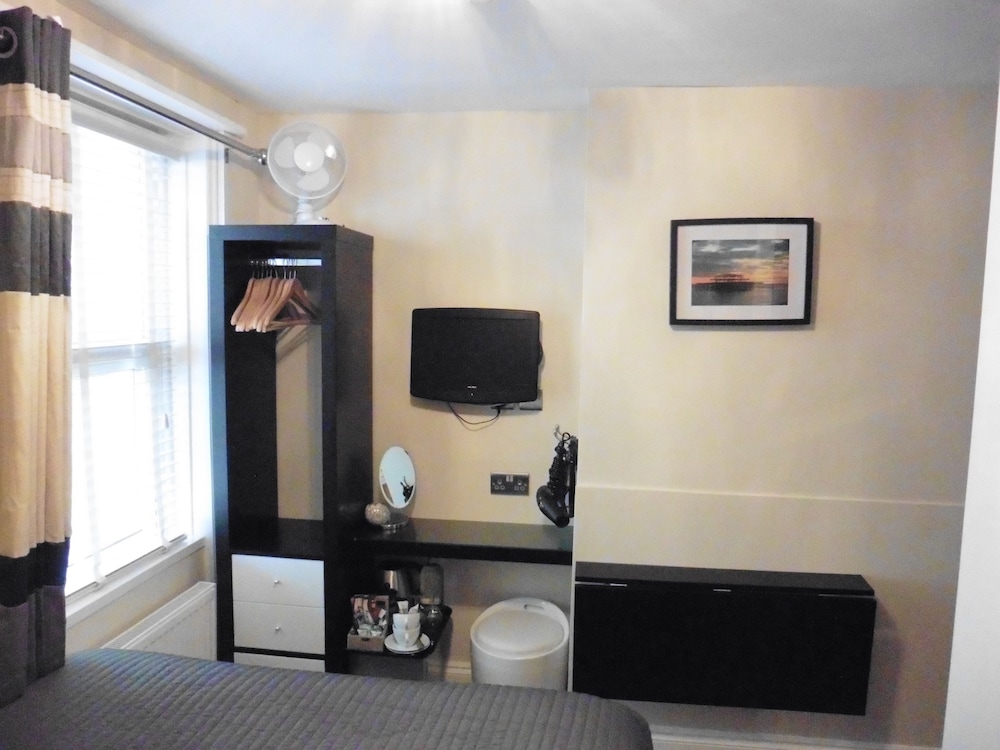 Double Room, Ensuite (Small) photo 3
