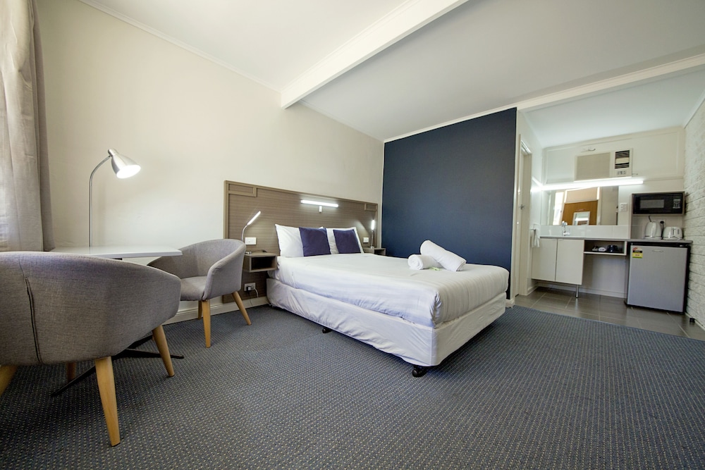 Double Room, 1 Queen Bed photo 2