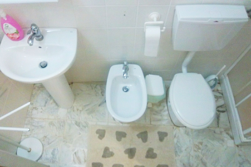 Classic Triple Room, Private Bathroom photo 3