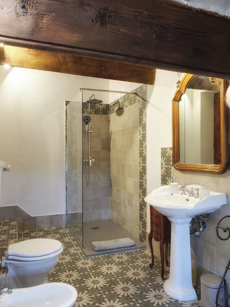 Deluxe Double Room, Hill View photo 3