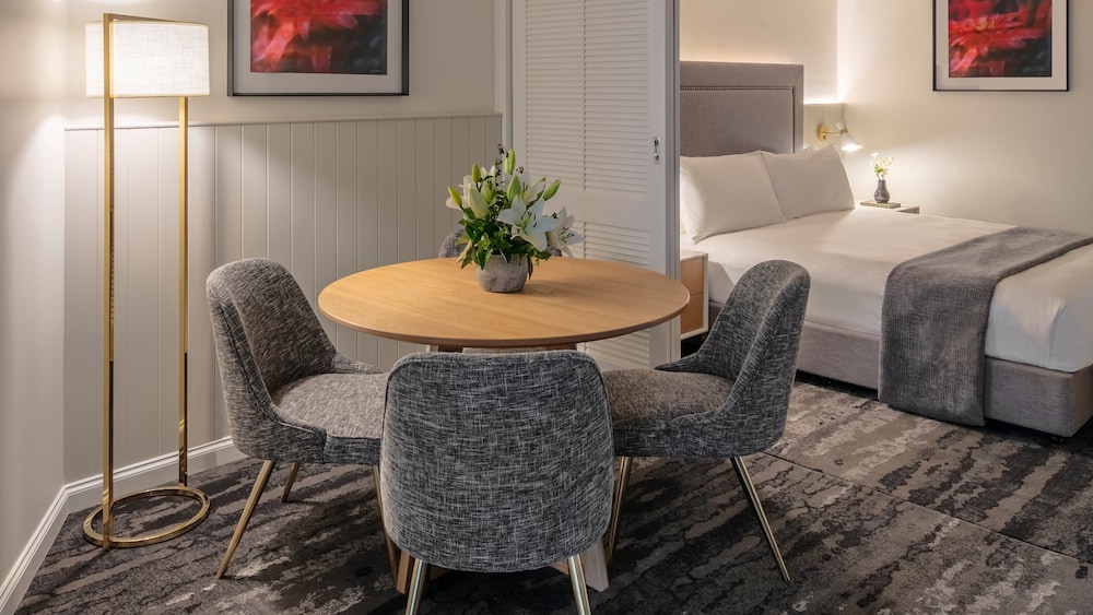 Club Suite, 1 King Bed with Sofa bed, Club Lounge Access (Queenslander) - Photo 2