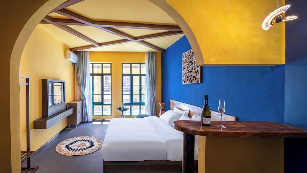 Classic Double Room, City View