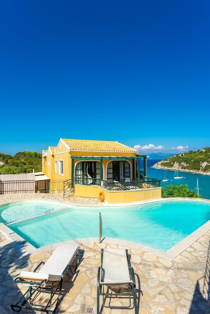 Villa photo 2