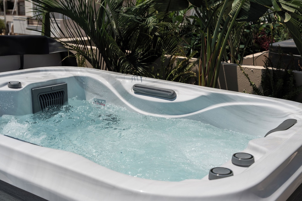 Superior Penthouse Suite | Sea View & Outdoor Hot Tub - Photo 19