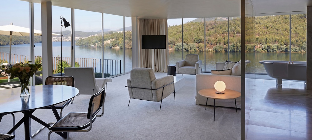 Panoramic Suite, River View (Collection) - Photo 8