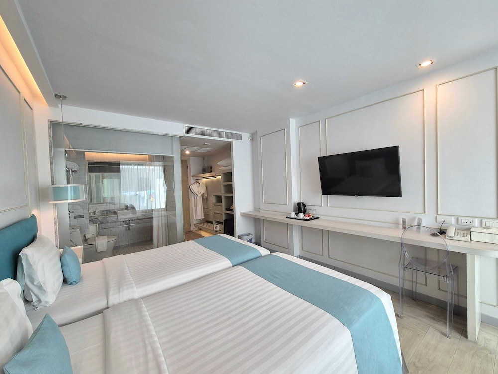 Deluxe Double or Twin Room photo 3