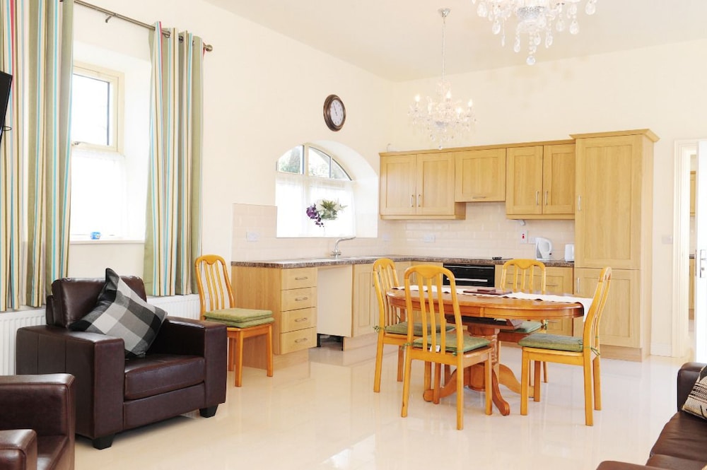 Standard House, 4 Bedrooms, Kitchen, Courtyard Area photo 2