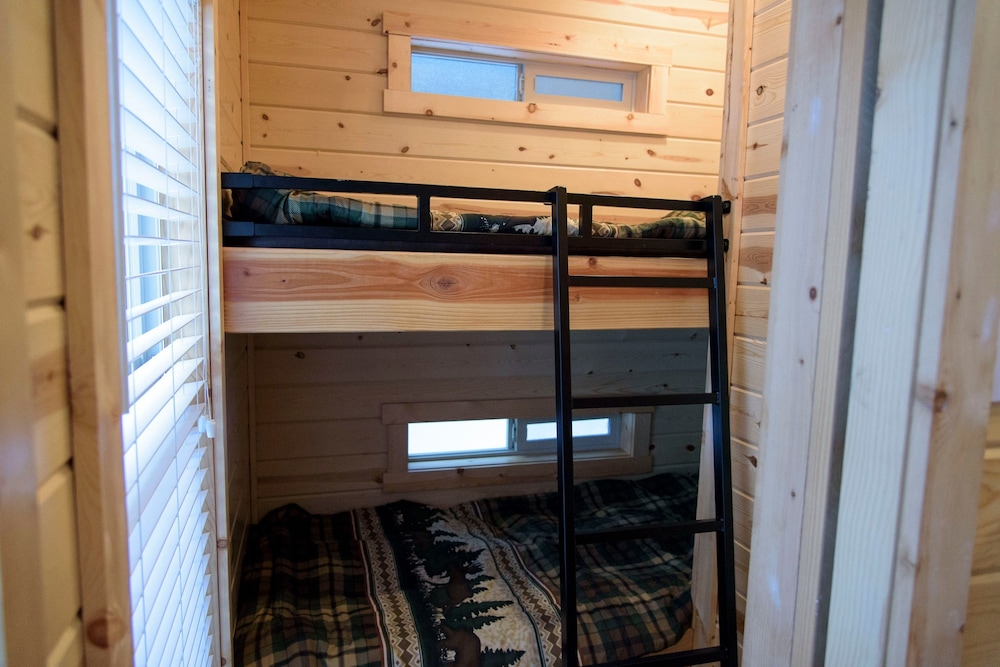 Cottage, 2 Bedrooms (No Pets, Linens Available) photo 2