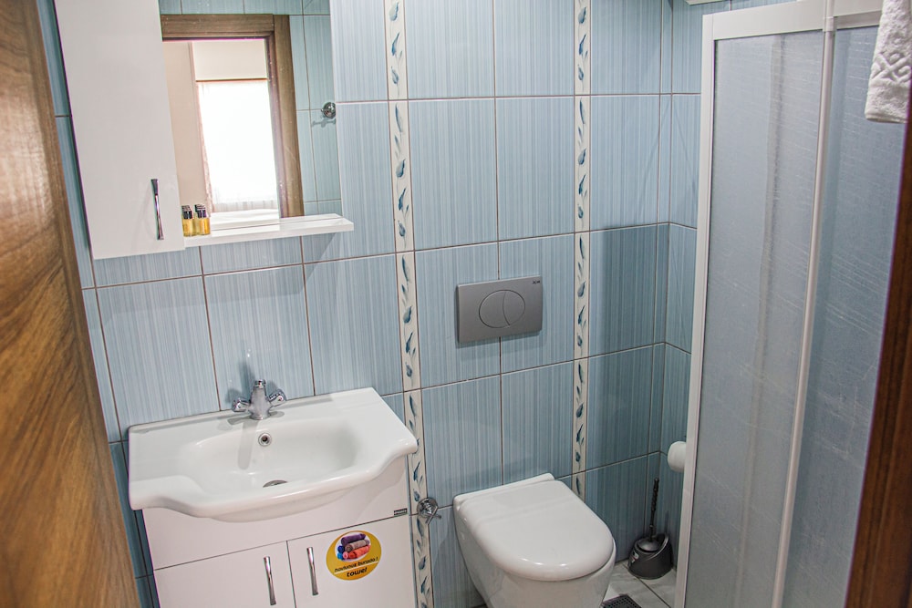 Basic Triple Room photo 2