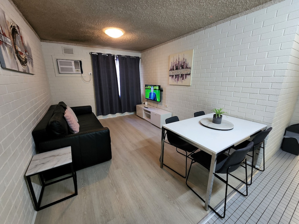 Two Bedroom Apartment Queen and Twin - Photo 14