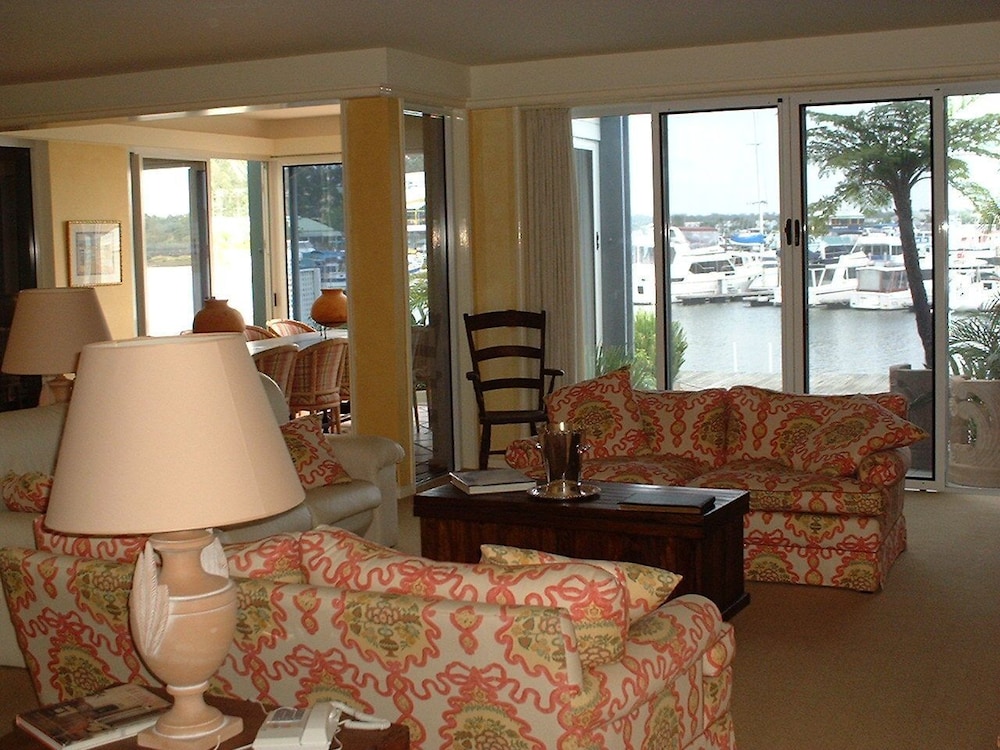 Standard Apartment, Multiple Bedrooms, Non Smoking, Kitchen (3 Bedrm Waterfnt Villa-7n) photo 2