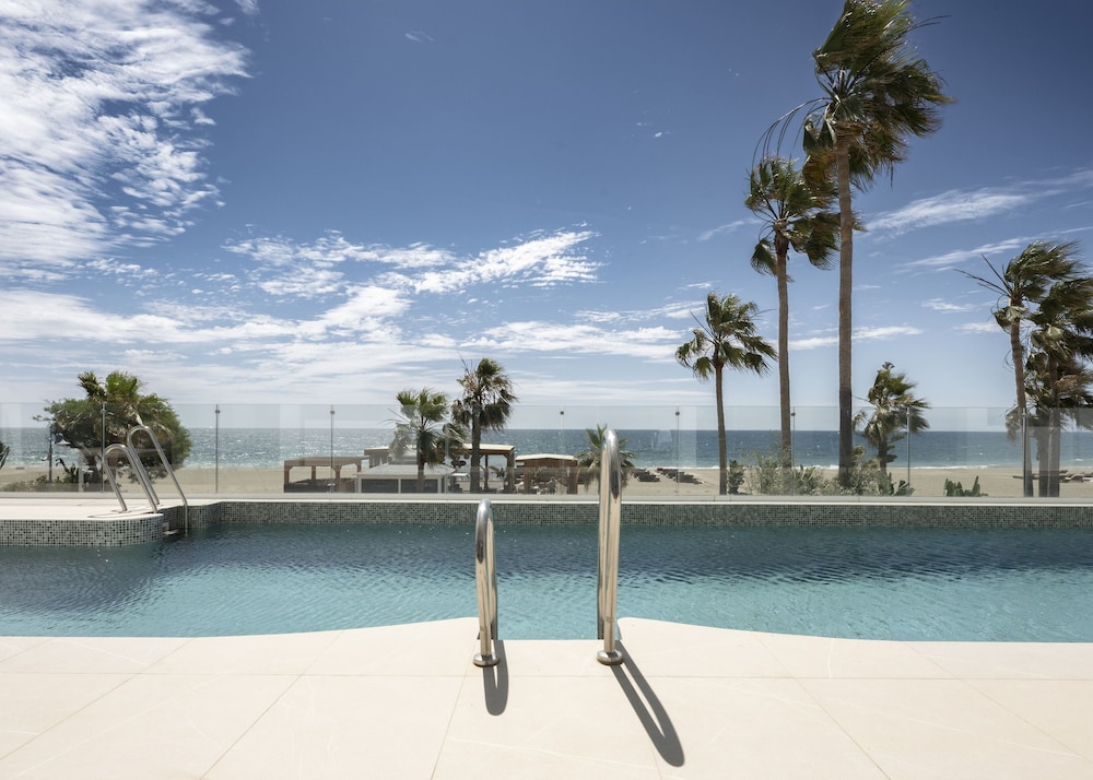 Sea View Suite with Shared Pool