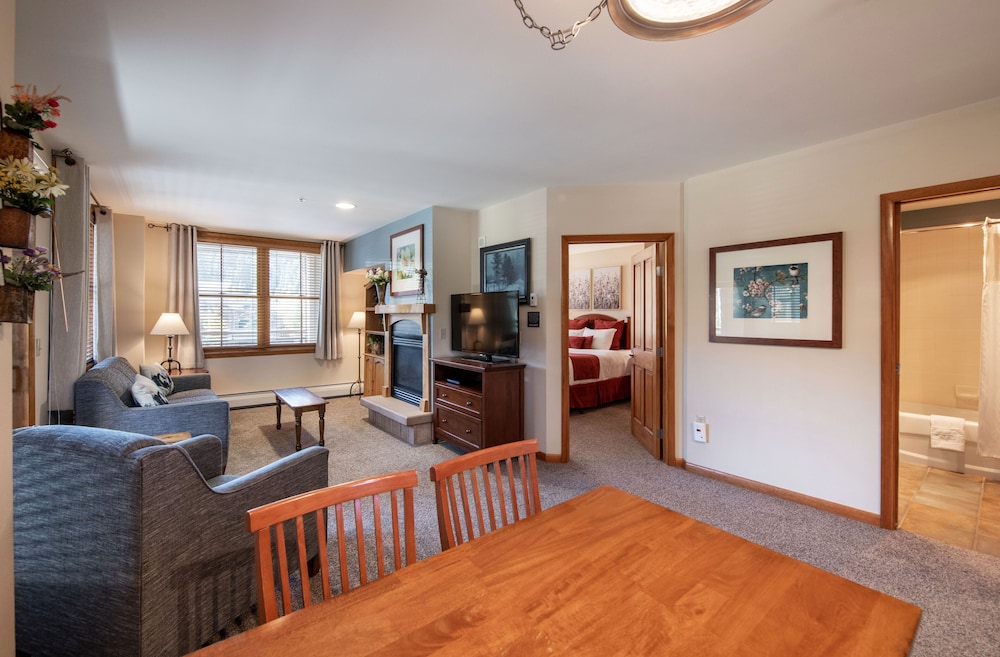 Condo, 1 Bedroom photo 2
