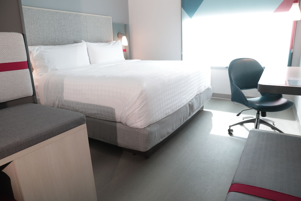 Standard Room, 1 King Bed, Accessible Bathtub - Photo 2