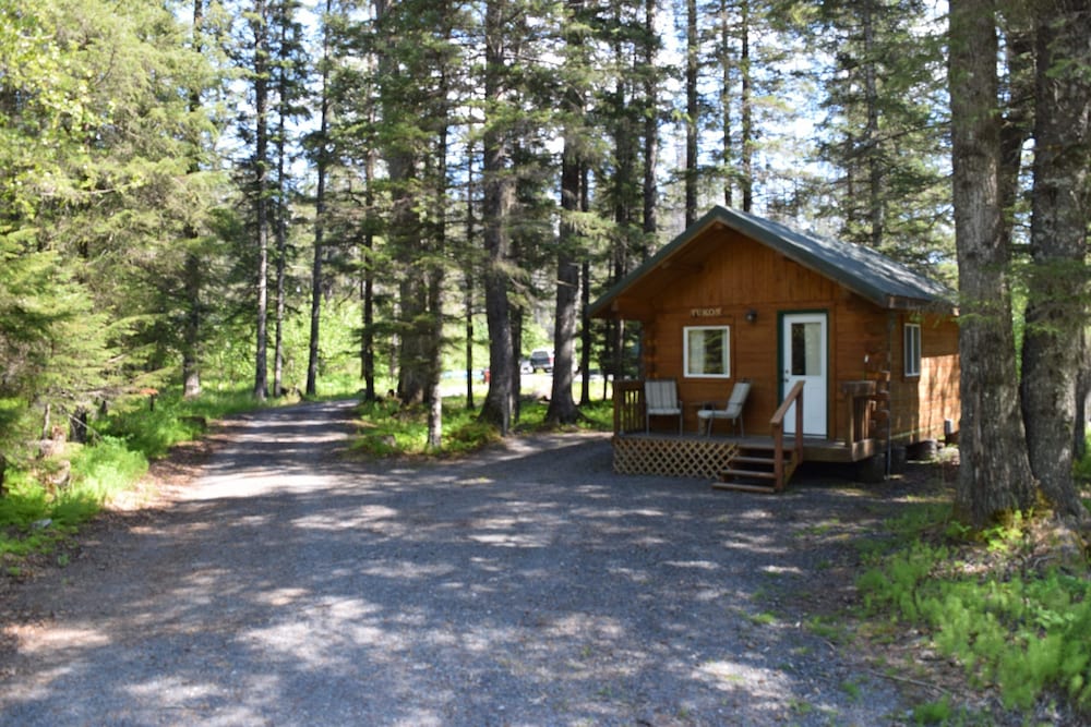 Yukon Cabin (Shared Restroom)