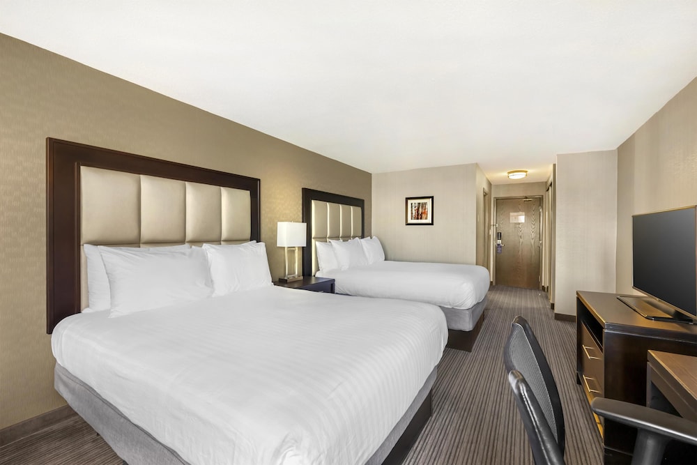 Standard Room, 2 Queen Beds, Non Smoking, Refrigerator - Photo 2
