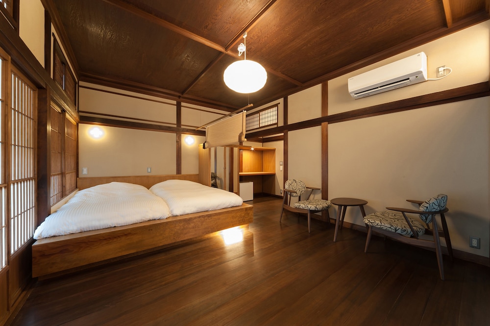 202 Basic Twin Room, 2 Twin Beds, Non Smoking