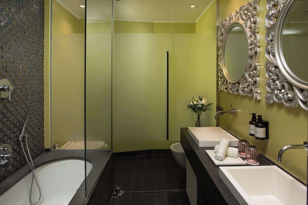 Premium Room (View, Extra Bed 3 adults) - Photo 8