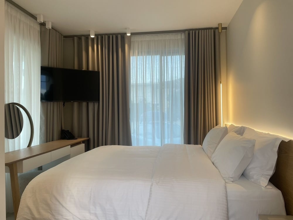 Deluxe Double Room, 1 King Bed photo 1