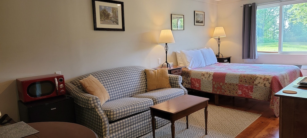 Standard Queen Room