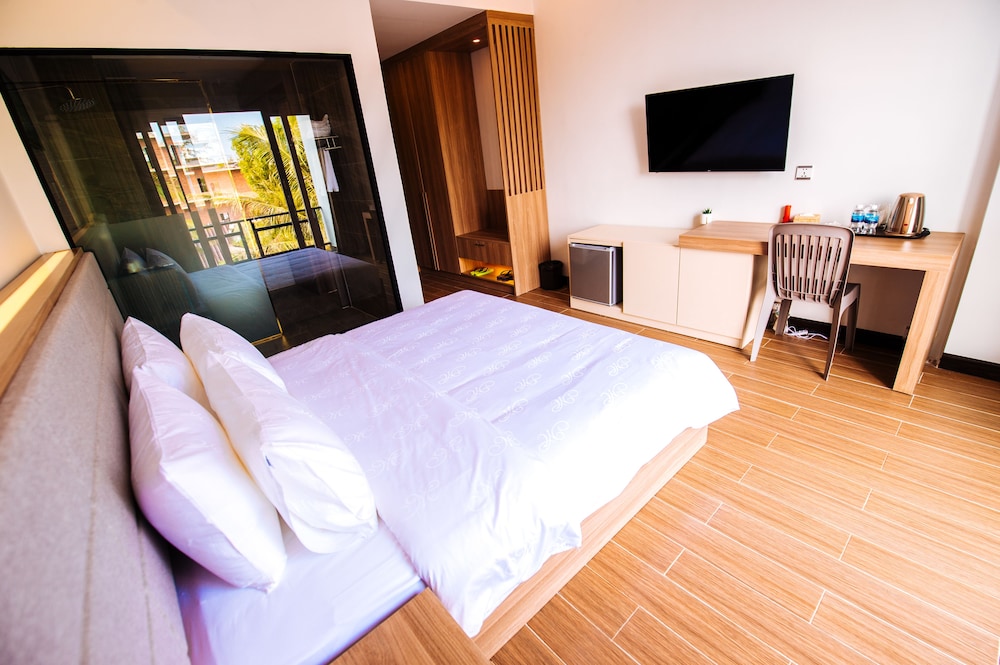 Deluxe Double Room, Pool View photo 3