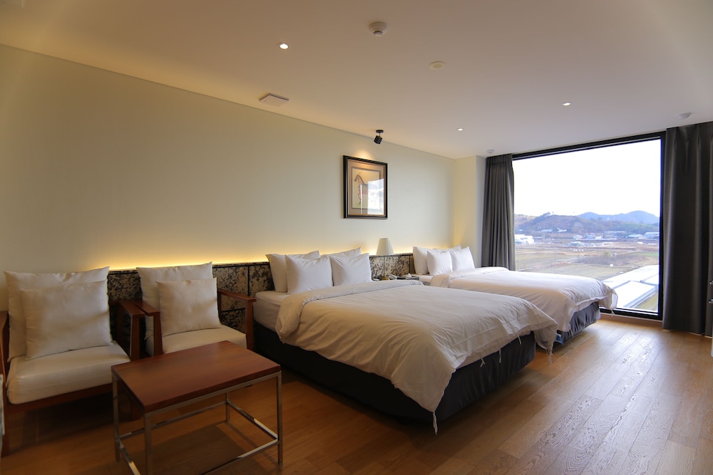 Deluxe Twin Room - Photo 11