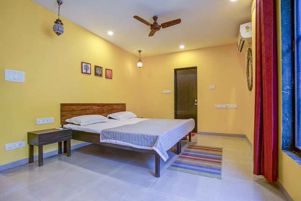 Deluxe Room, 1 King Bed, Garden View photo 2