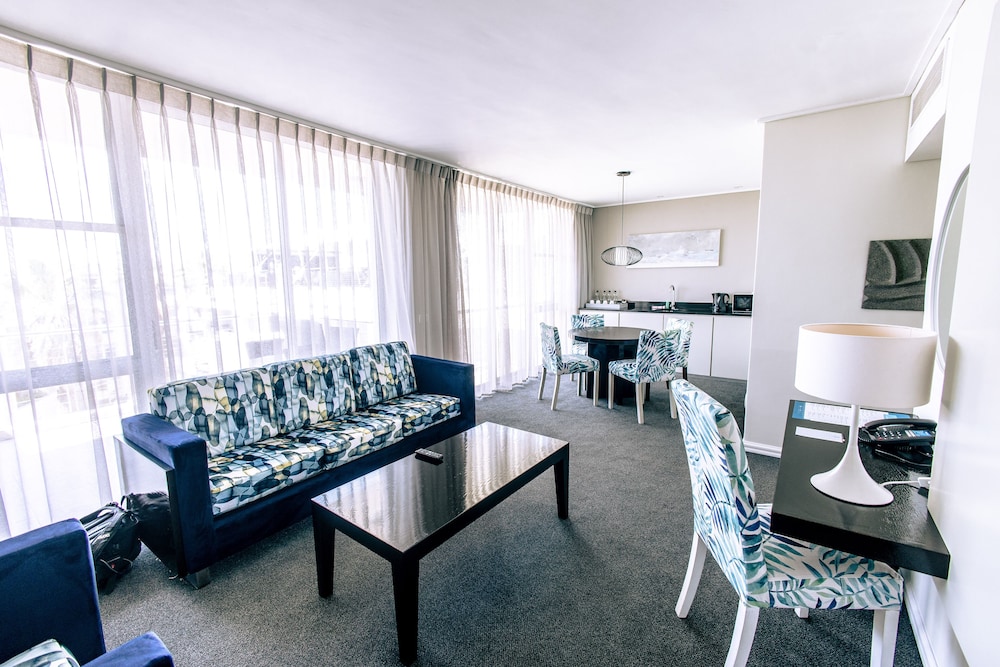 Suite, 2 Bedrooms - Photo 1