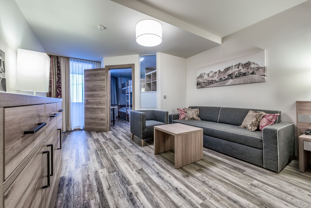 Family Room for 2 Adults and 1 Child photo 3